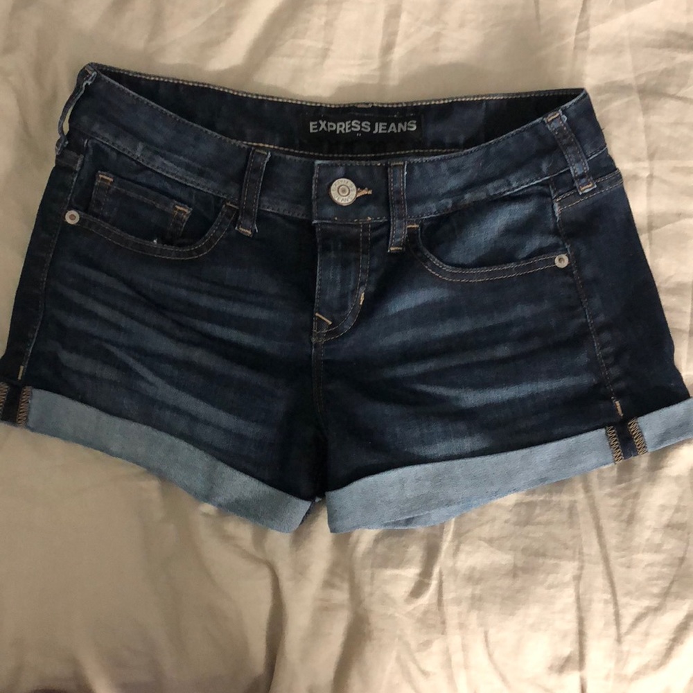 Dark wash jean shorts!